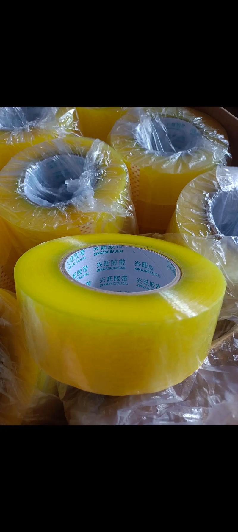 眼睛下面贴的圆形小胶布是什么